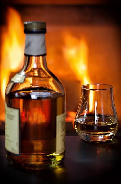 whiskey-gedfe9bff7_640